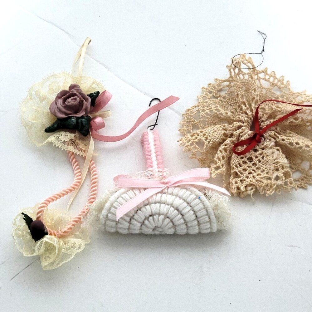 Vintage Christmas Ornaments Lace Corn Husk Ribbon Flower Straw Lot of 4 - Picture 2 of 3